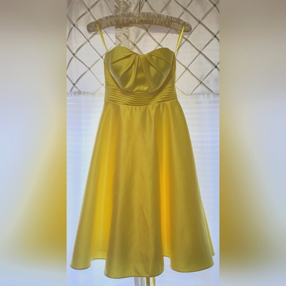 Modern Maids dress and shawl, yellow, size 4 - Picture 1 of 5